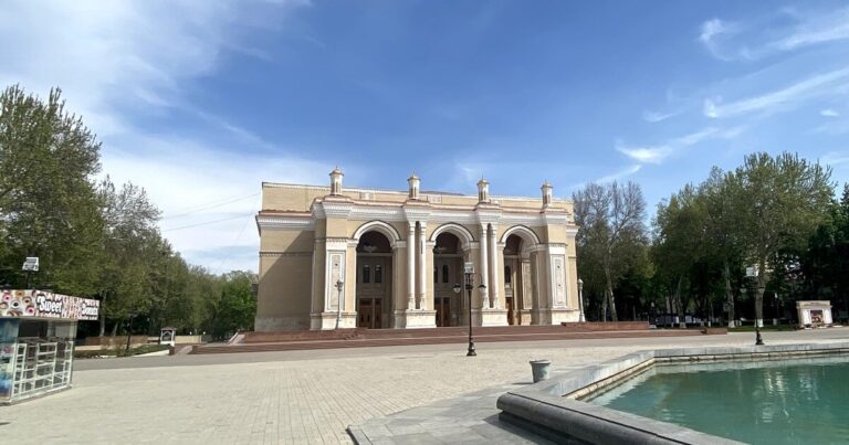 ナヴォイ劇場 タシケント観光の人気NO1スポット | ウズベクスカイ
